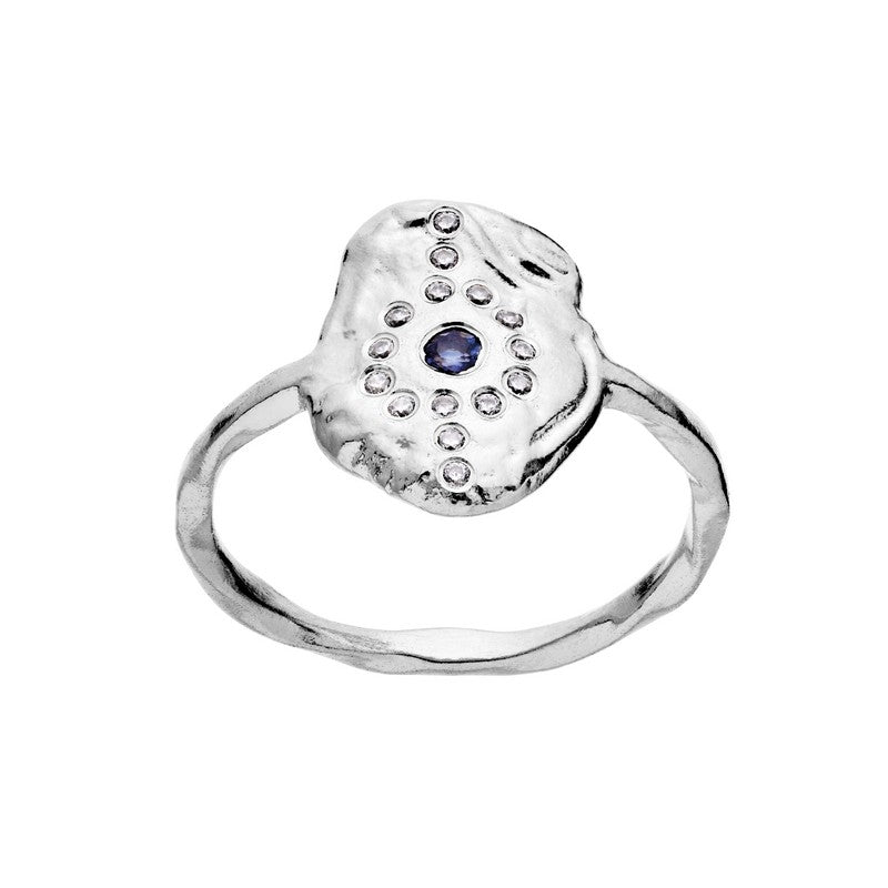 Enya ring i 925 sterlingsølv med blåviolet iolit og hvide zirkoner fra Maanesten Moon Hunter.